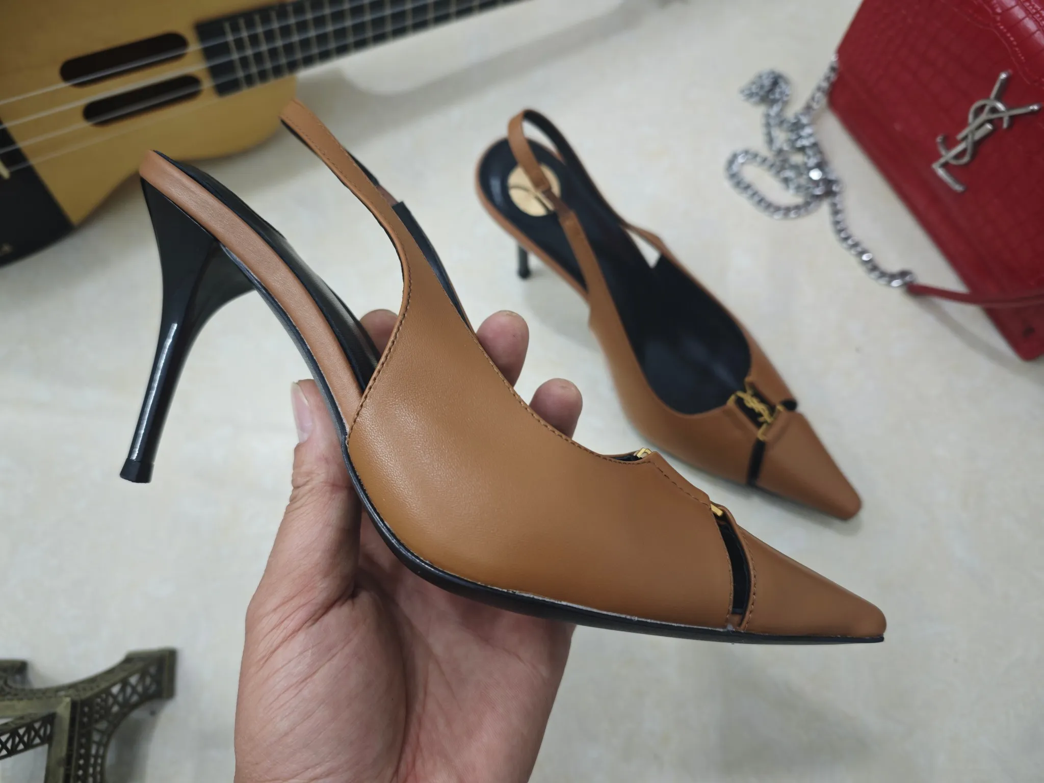 👟👟Ex-factory price 540👟👟 【Saint Laurent】Yves Saint Laurent, high-heeled YSL high heels💃2025 early spring counter synchronizes the latest styles, YSL, decoration👣 Classic and high-quality glamorous masterpieces, the hottest autumn and winter series in the counter, with temperament, fashion, classic and attractive design style 😌The effect on the feet is particularly beautiful〰️, the materials are imported from Italy 🇮🇹 calf, imported black sheepskin, lining, and foot pads; sheepskin, stiletto high heels, size 35-41 (34.41.42 must be customized, non-refundable) outsole; imported genuine leather outsole, with full counter packaging